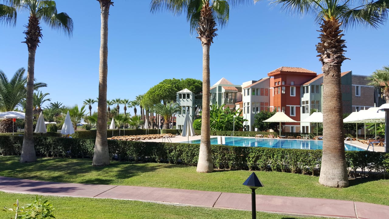 Blick vom Zimmer in die herrliche Gartenanlage Megasaray Club Belek
