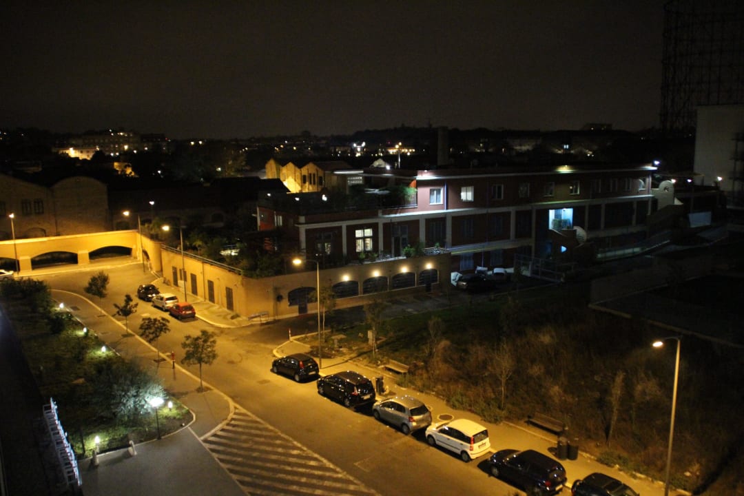 Blick aus dem Fenster zur Straßenseite Hotel H10 Roma Città