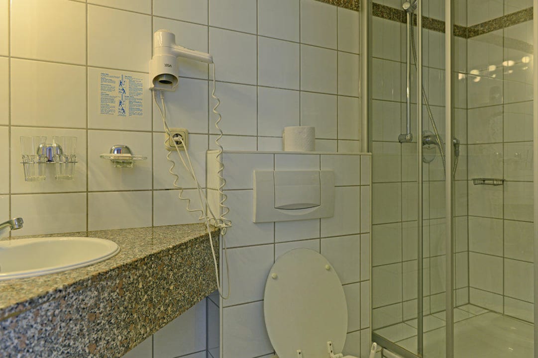 Bad Zimmer Nr 23 Hotel Zur Sonne