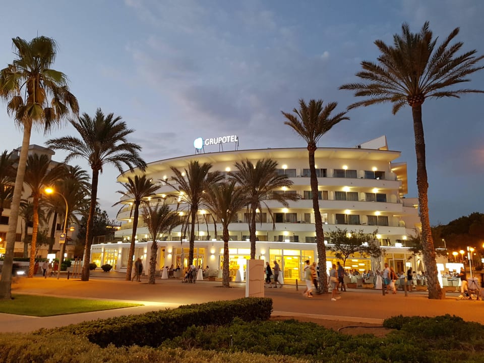 Von der Strandpromenade Grupotel Acapulco Playa - Adults Only