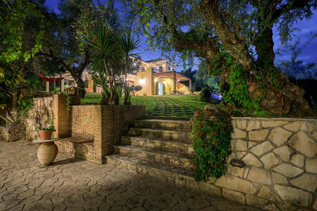 Gartenanlage Nina Residence