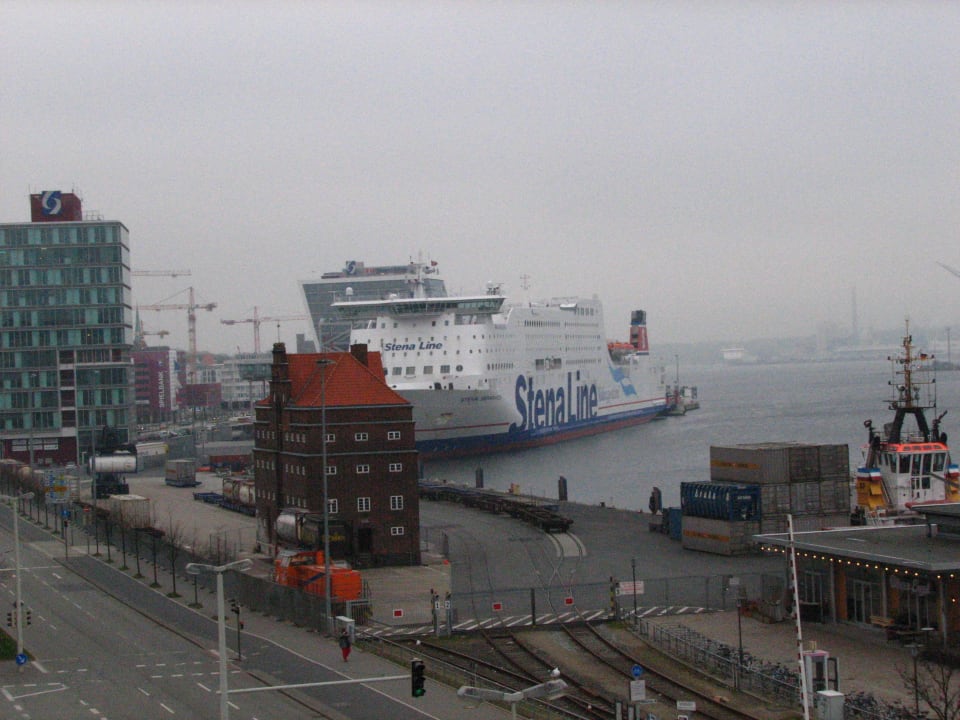 Vom Parkdeck gesehen IntercityHotel Kiel