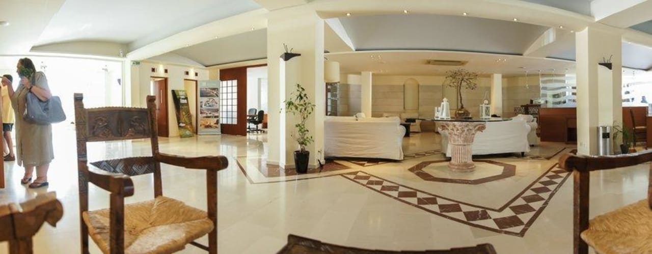 Lobby mit genügend Sitzgelengenheit und Wlan Knossos Beach Bungalows Suites Resort & Spa