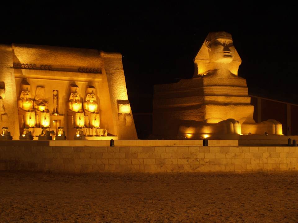 Amfiteatr wieczorem Pickalbatros Alf Leila Wa Leila Resort - Neverland Hurghada