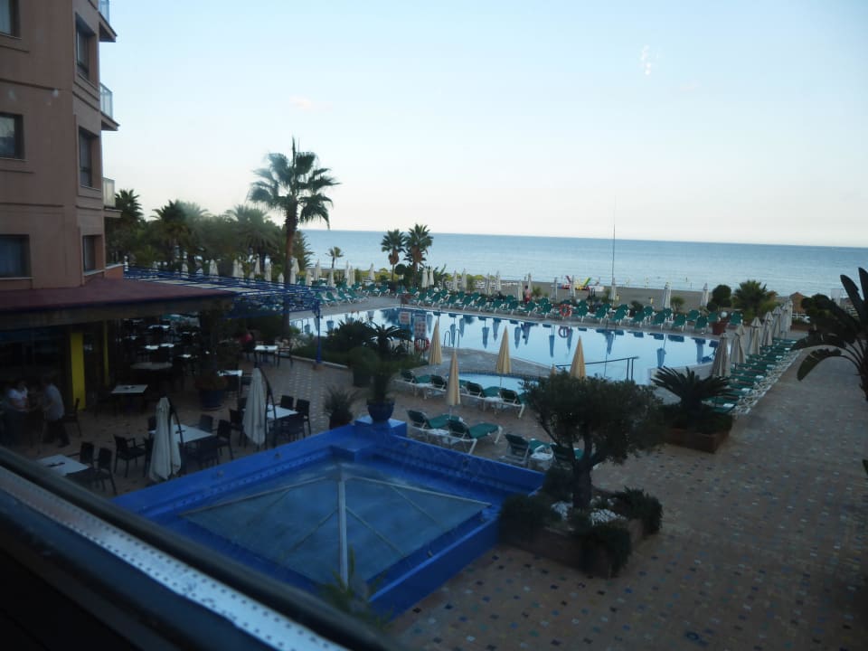 Spätnachmittag am Pool Hotel MS Amaragua