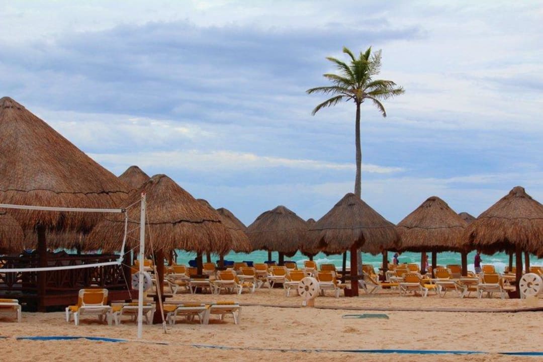 SPA-Haüschen und Volleyballfeld Iberostar Selection Paraiso Maya Suites