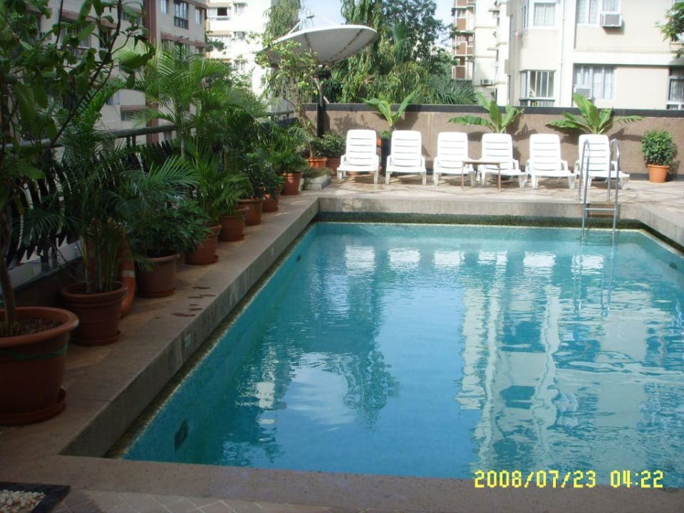 Basen hotelowy Hotel Fariyas