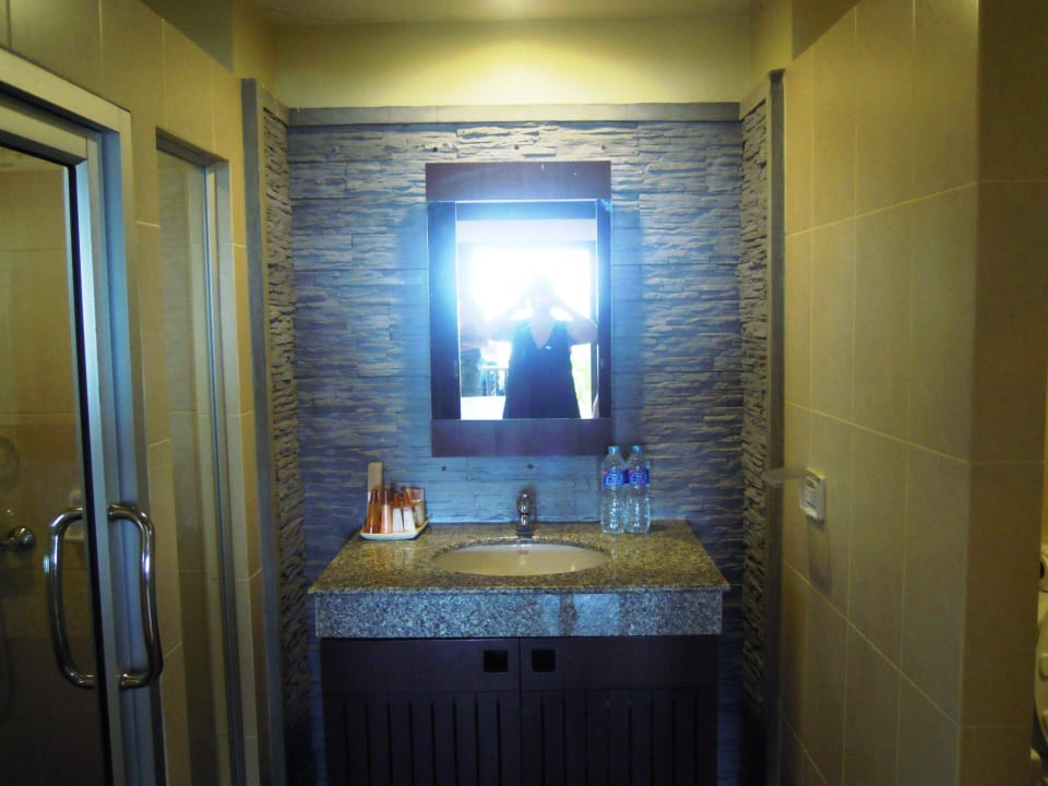 Badezimmer Hotel Nang Thong Beach Resort 2