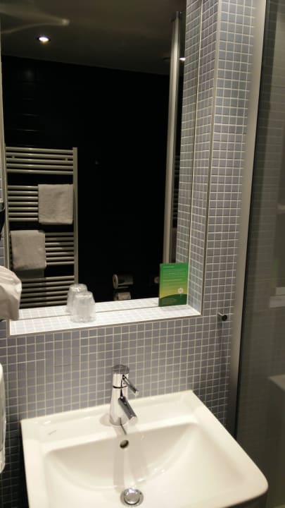 Łazienka MEININGER Hotel Berlin Airport