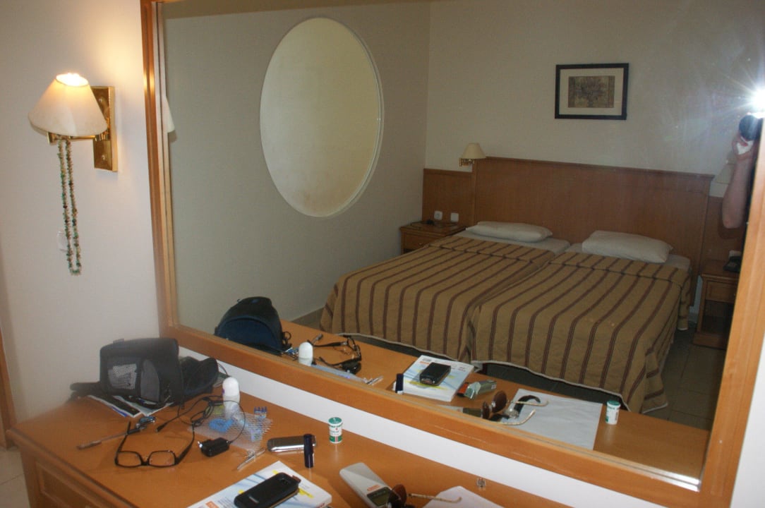 Codziennie sprzątany a za ścianą dostawka alltoura Club Hotel Kiotari Miraluna