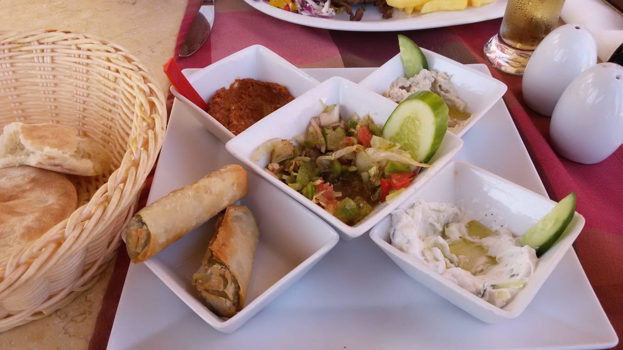 Vorspeisenteller im Tarboush; lecker Grand Makadi