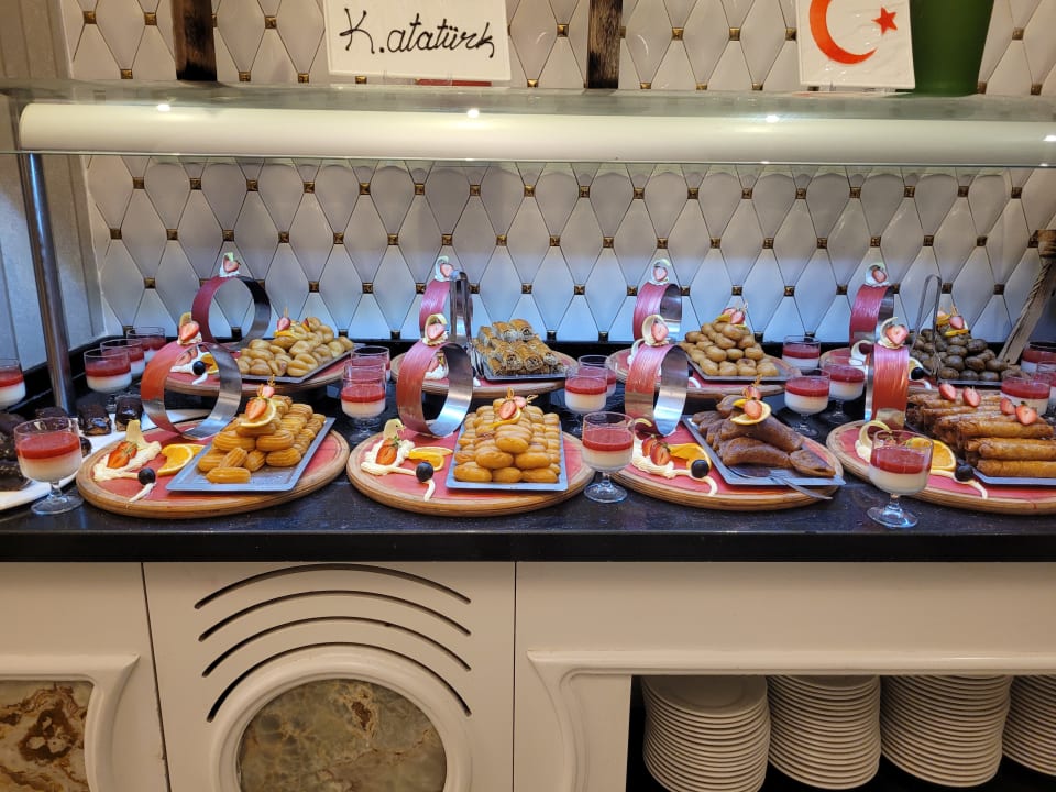 Gastro Azura Deluxe Resort & Spa Hotel