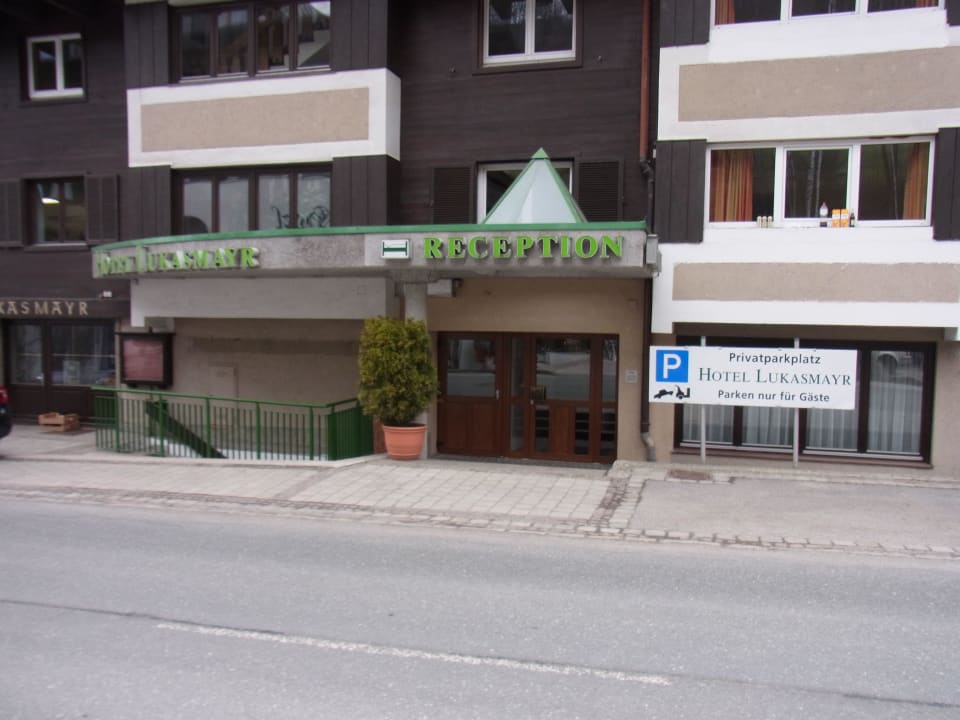 Eingang zum Hotel Hotel LukasMayr