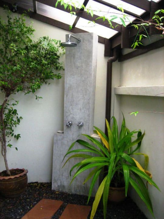 Regendusche im Zimmeraussenbereich The Old Phuket - Karon Beach Resort