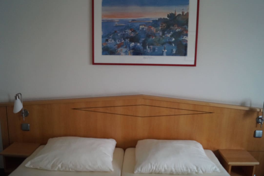 Schmutzränder über den Amaturen Hotel Panorama Hamburg-Billstedt