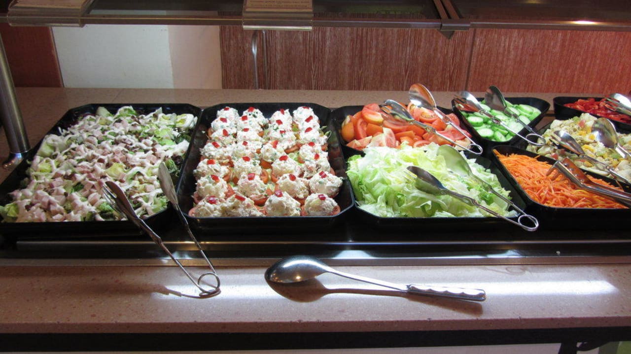 Teil des Salatbuffets Aparthotel Ivory Playa