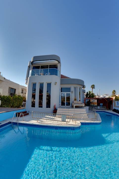 Pool Guest House Villa Custo