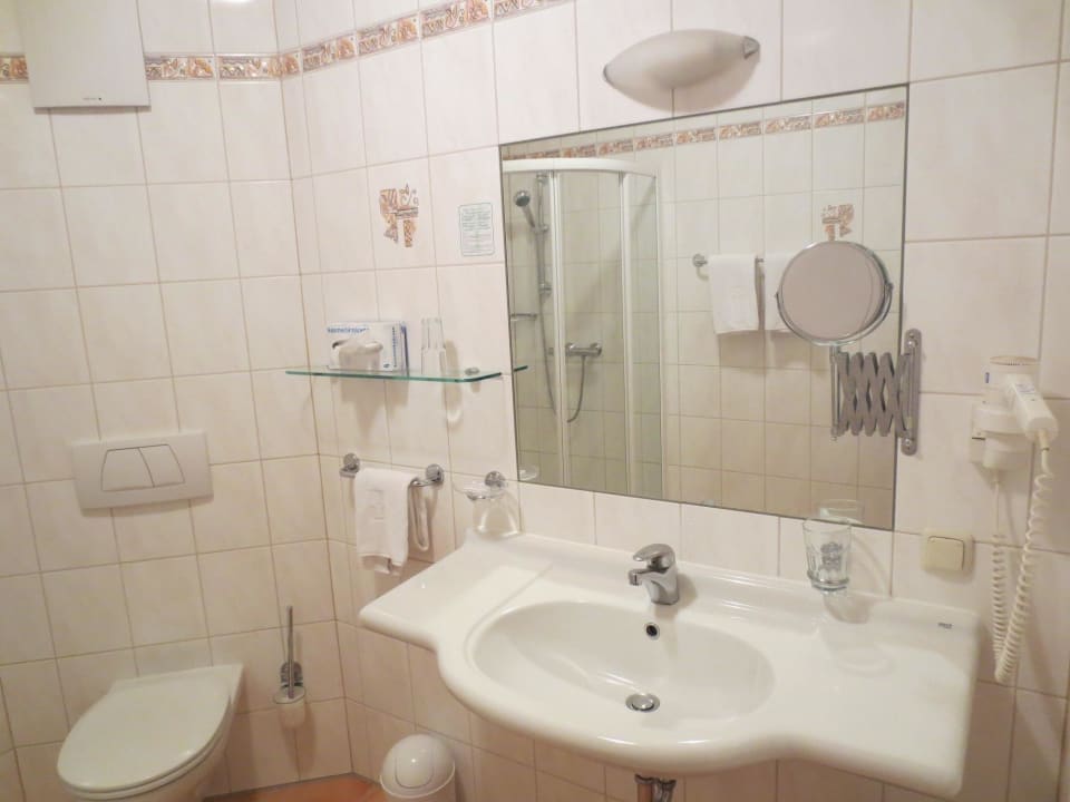 Bad im Doppelzimmer! Brennerei- und Wellnesshotel Lagler