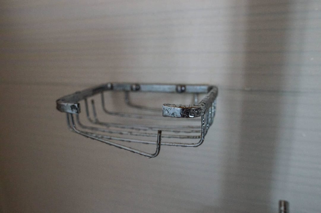 Kaputte Duschablage Les Authentics - Le Domaine d'Autrefois & Spa