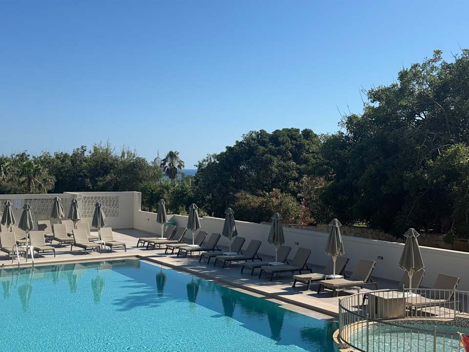 Pool Vantaris Luxury Beach Resort