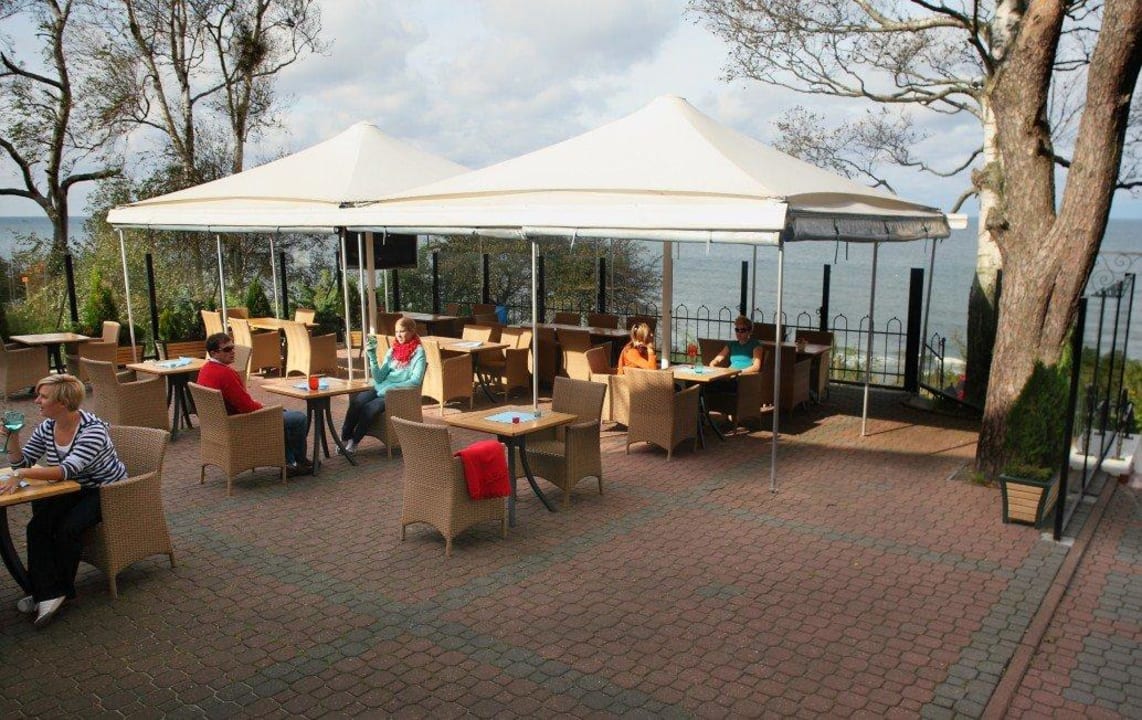 Zadaszony, ogrzewany taras restauracji Villa Victor