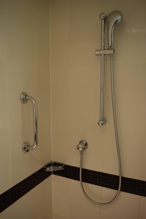 Dusche Hampton by Hilton Warsaw City Centre