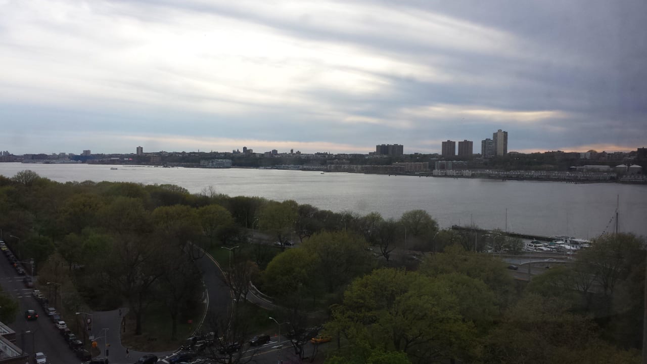 Blick auf den Hudson River Hotel The Riverside Tower
