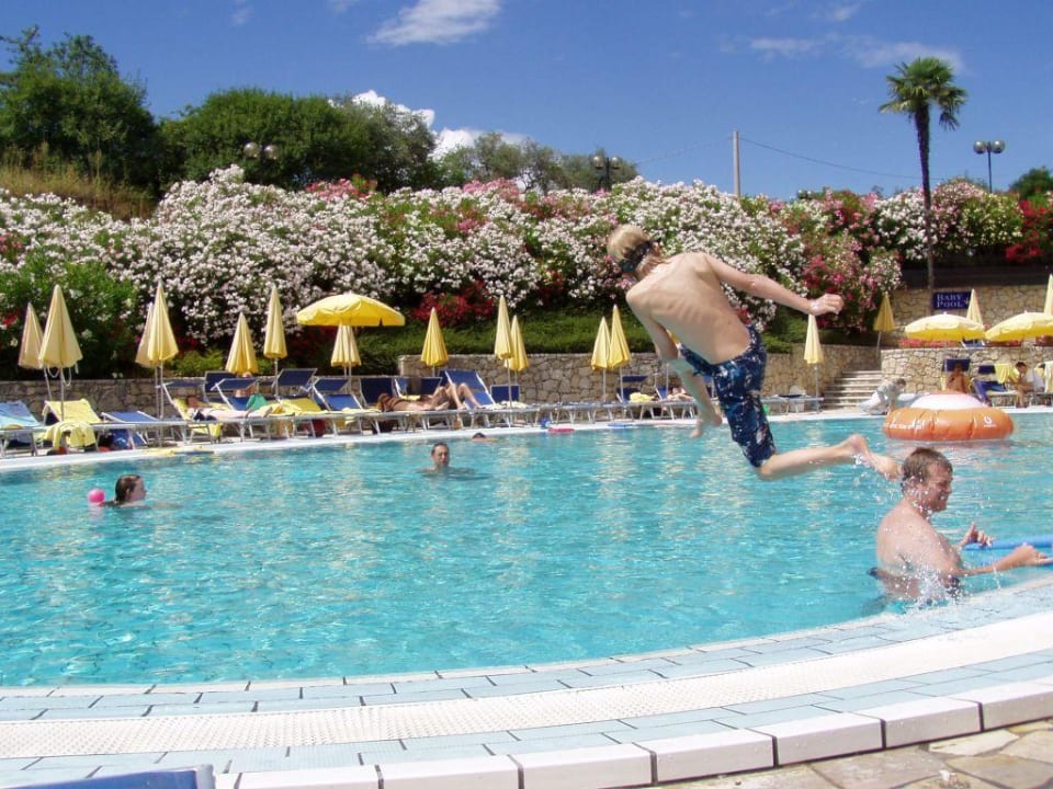 Kinder-Spaß im Pool Hotel Le Torri del Garda