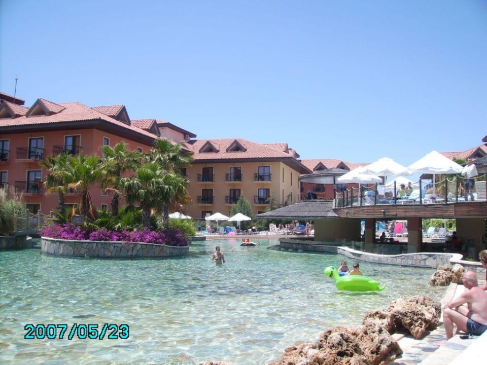 die bar im wasser Club Grand Side