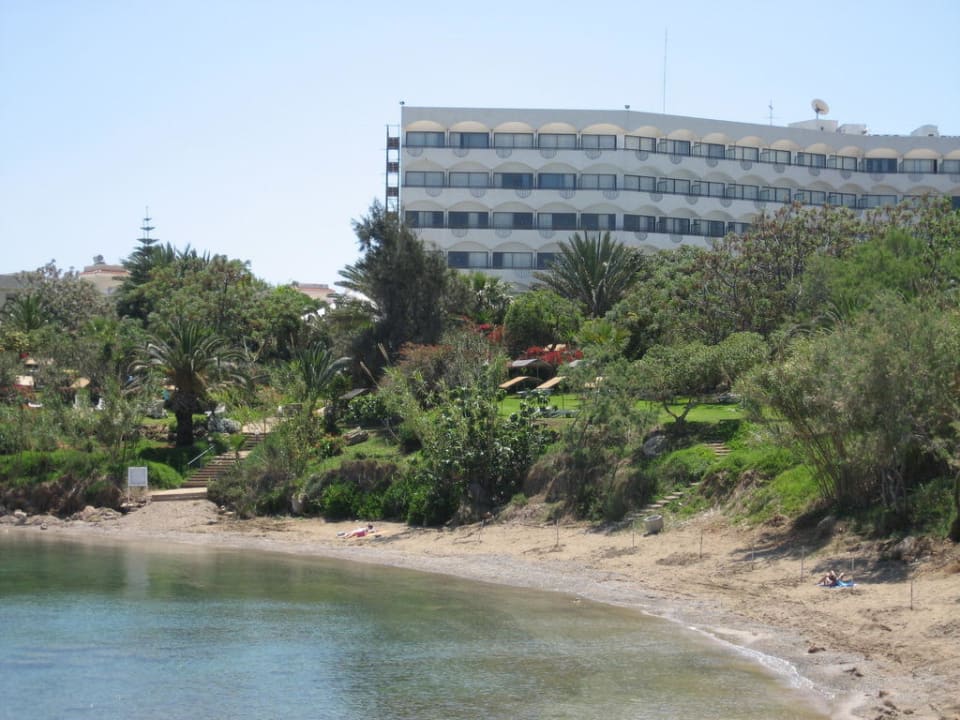 Blick von der Bucht auf´s Hotel Crystal Springs Beach Hotel