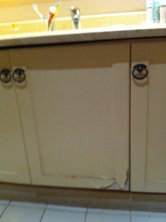 Szafka w łazience Hotel Continental Plaza Beach