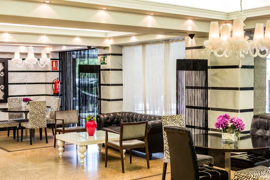 Lobby Leonardo Hotel Granada