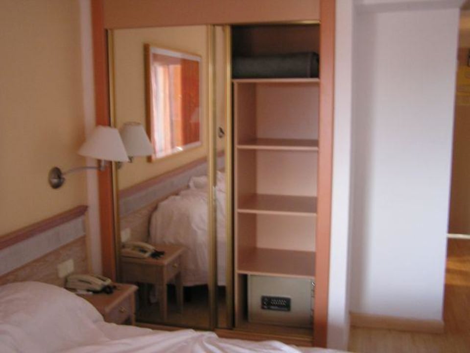 Schrank und Safe Iberostar Waves Playa de Muro