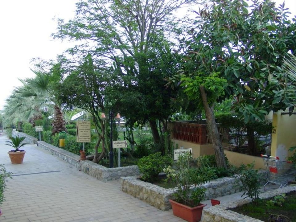 Fusswege innerhalb der Hotelanlage Hotel Costa degli Dei