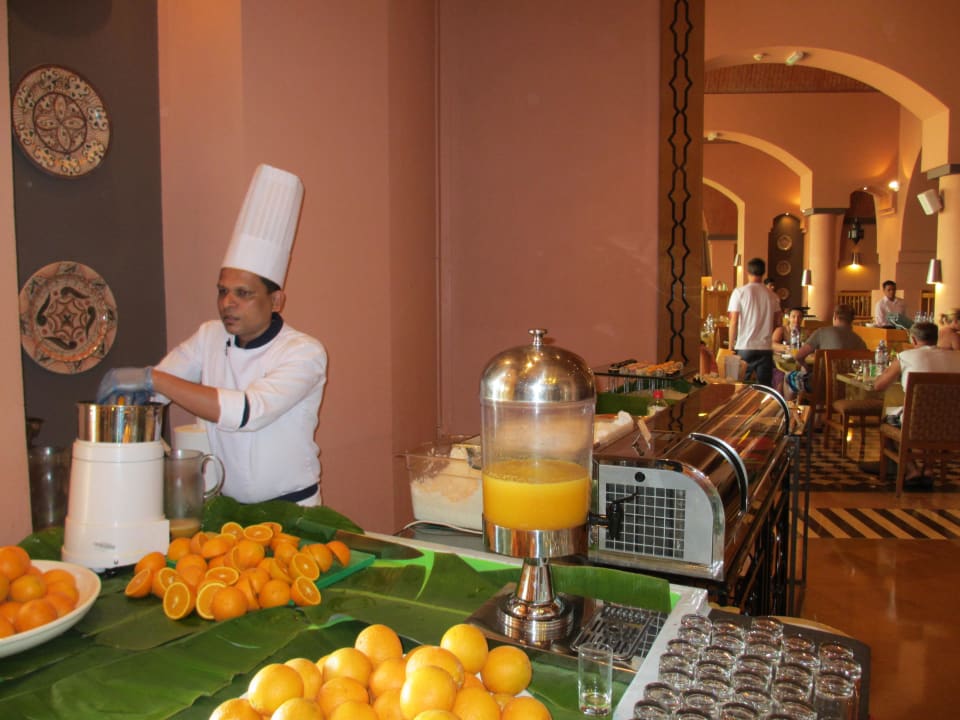 Frühstücksbuffet The Cove Rotana Resort