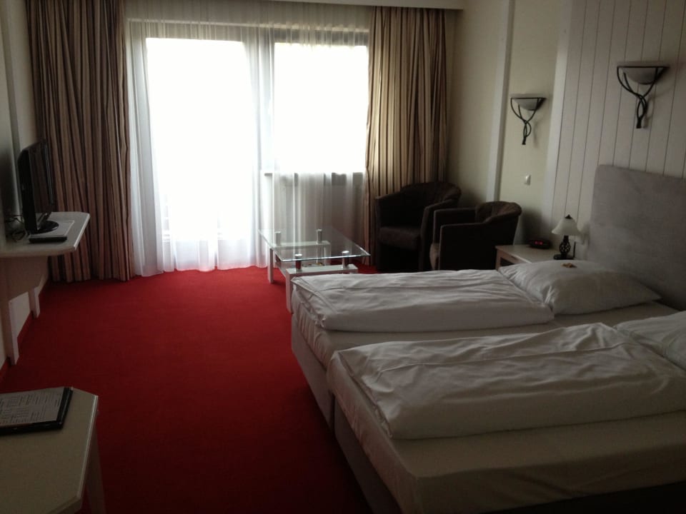 Blick von der Zimmertür Richtung Balkon Hotel Räucherhansl