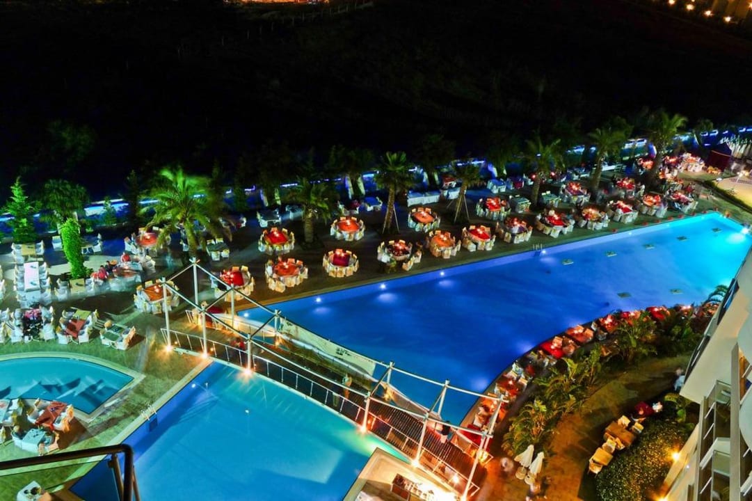 Ausblick vom Balkon Saturn Palace Resort Hotel