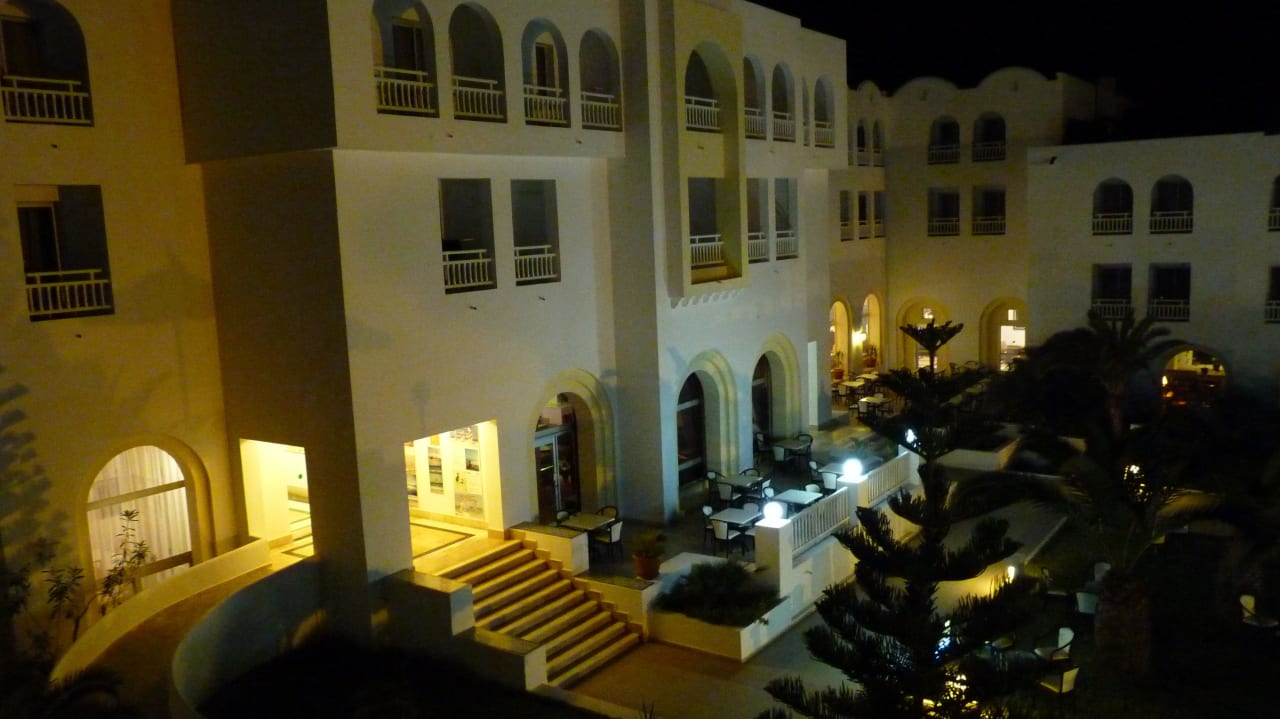 Der Eingang vom Pool zur Bar Calimera Yati Beach