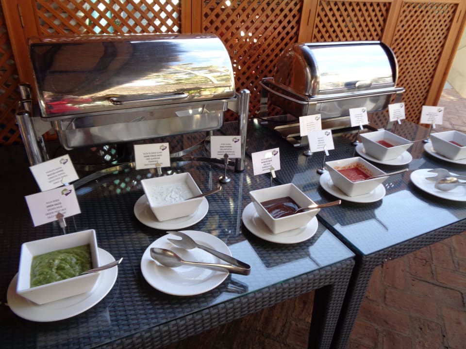 Grillbuffet draussen Dreams Jardín Tropical