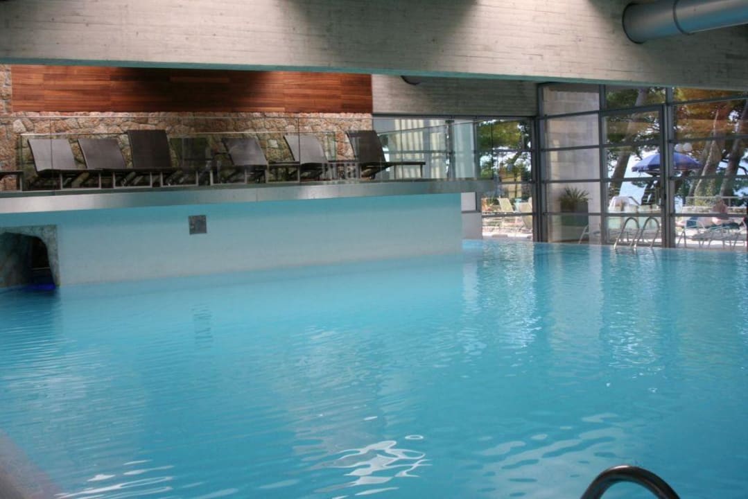 Pool innen Bluesun Hotel Soline