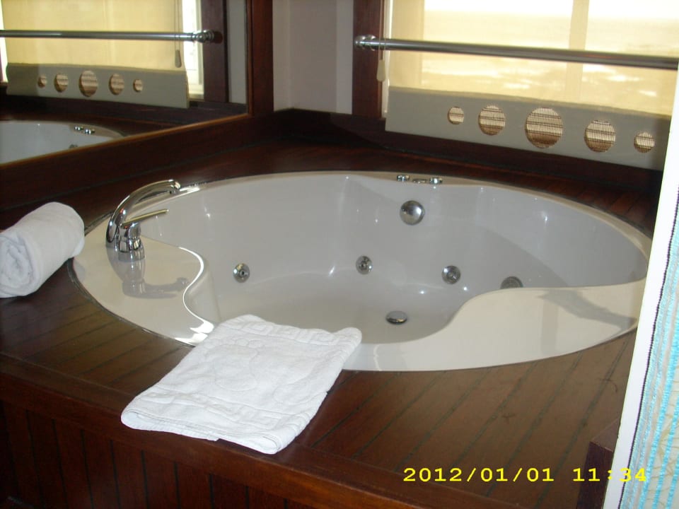 Jakuzzi im Zimmer Saturn Palace Resort Hotel