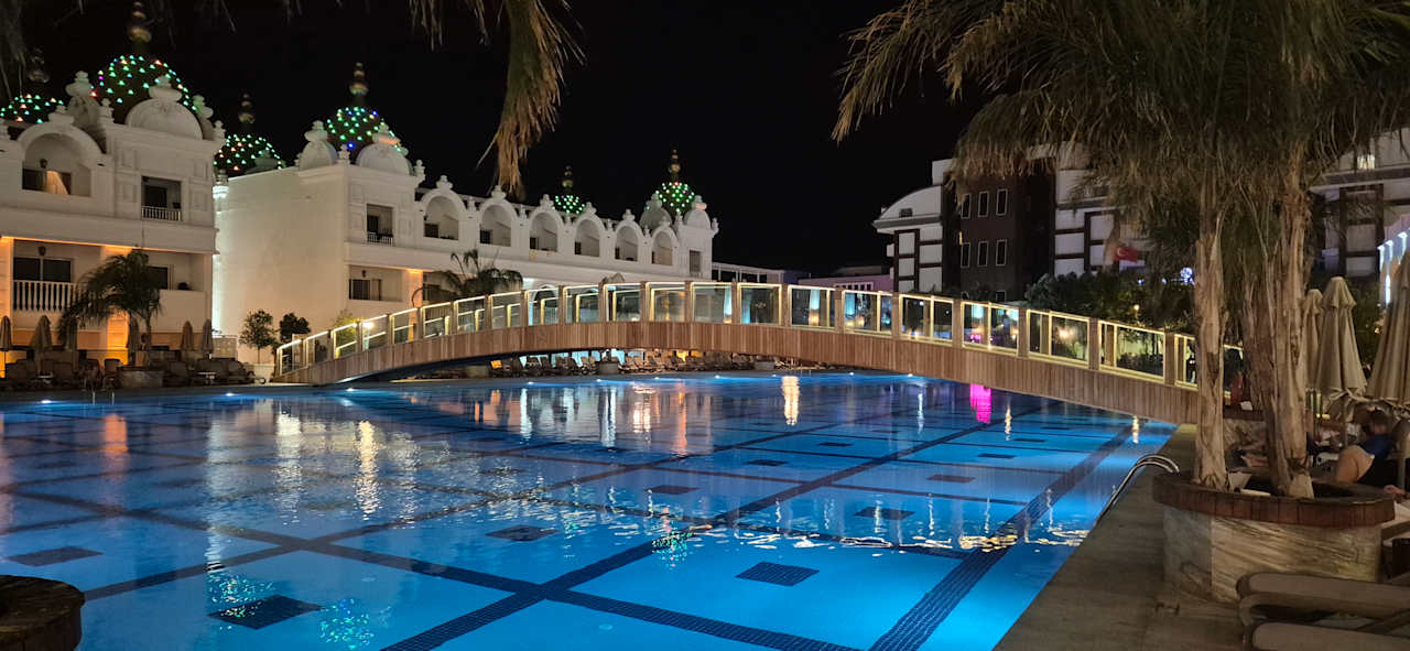 Pool Oz Hotels Side Premium