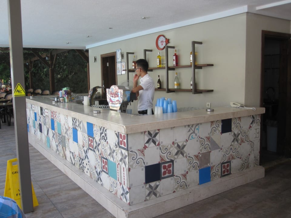 Poolbar Port Side Resort Hotel