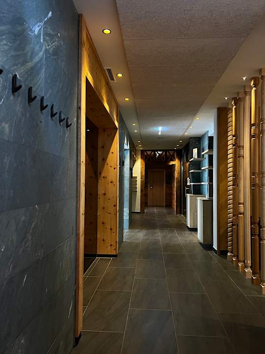 Pool ALMGUT Mountain Wellness Hotel