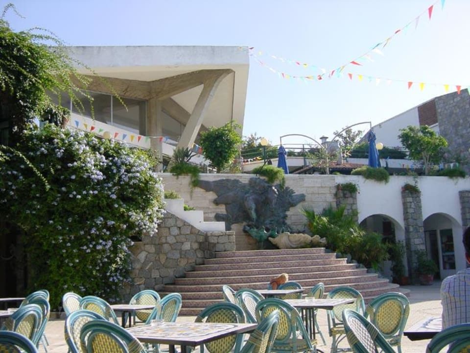 Haupthaus des Rocca Nettuno Aldiana Club Rocca Nettuno Calabria