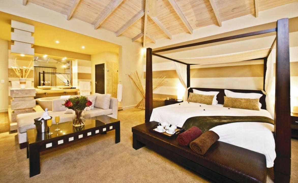 Outside picture Lodge On The Lake Accommodation and Wellness Spa