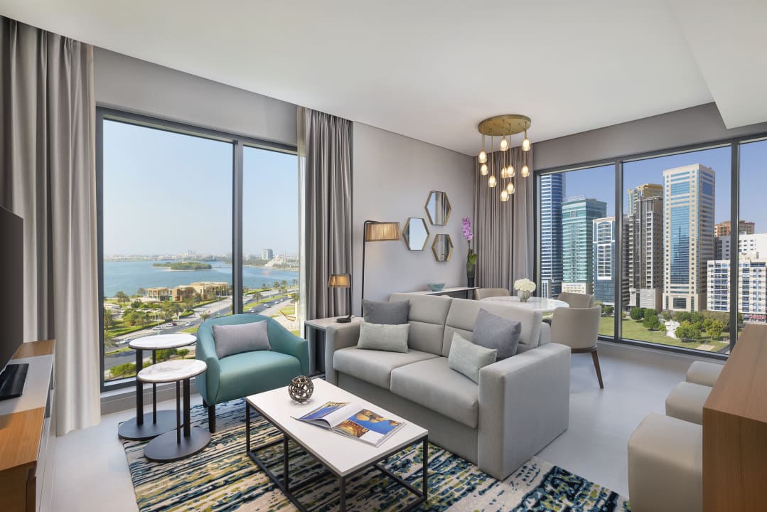 Zimmer DoubleTree by Hilton Sharjah Waterfront Hotel & Residences