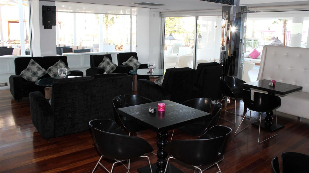 Bar Napa Mermaid Hotel & Suites