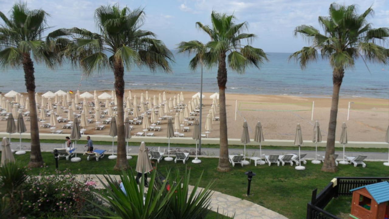 Blick auf den Strand Melas Holiday Village