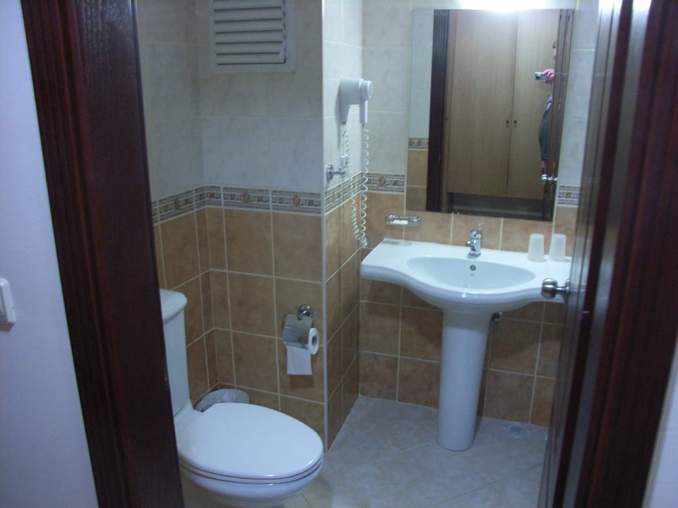 Ausreichend und sauber Club Turtas Beach Hotel